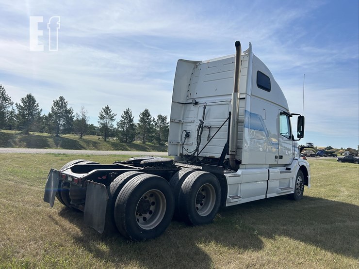 2012-volvo-8085-image-5
