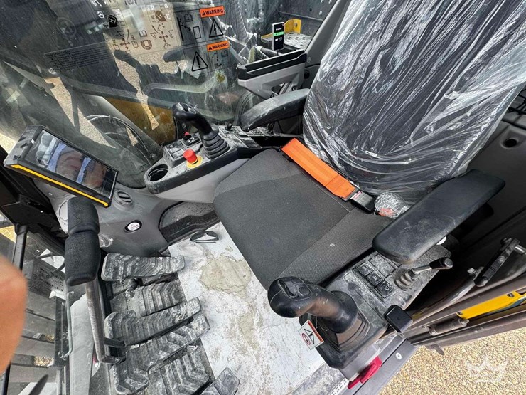 2025-volvo-ecr235e-tunnel-boom-hydraulic-excavator-image-19