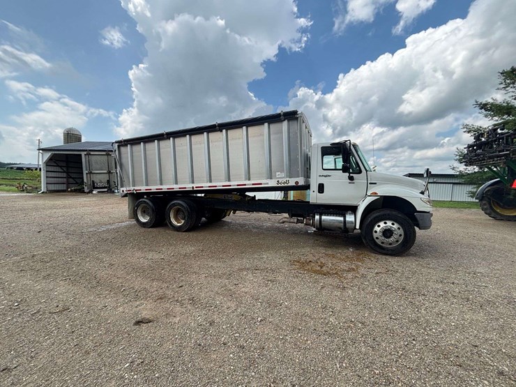 2011-international-durastar-4400-image-4