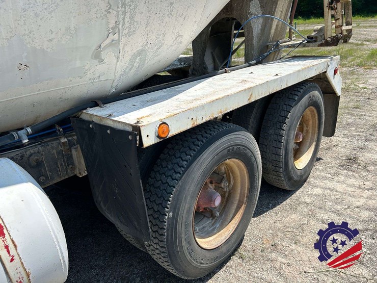 1992-mack-dm600gk-rear-discharge-concrete-mixer-truck-image-33