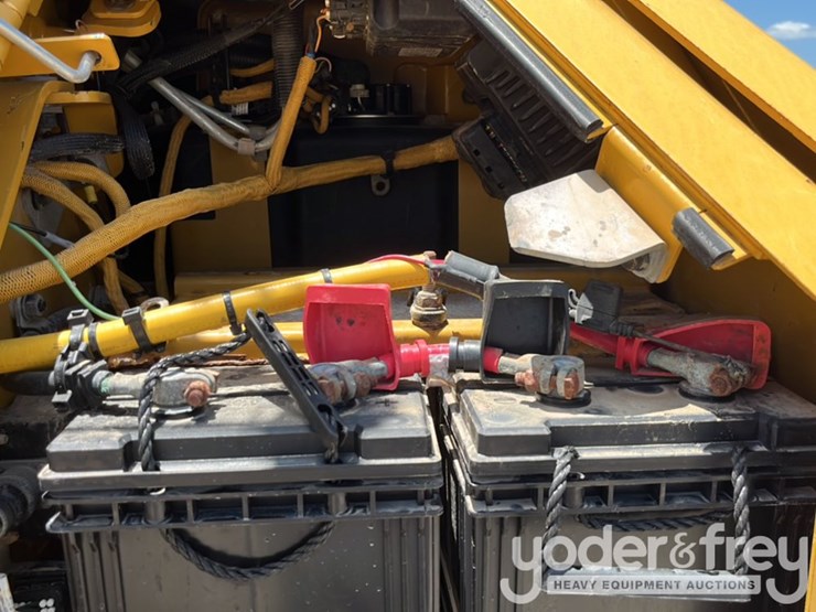 2018-caterpillar-d6n-lgp-image-32