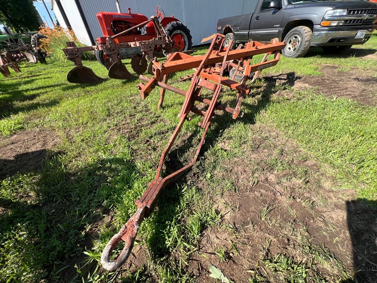 #9910-•-allis-chalmers-snap-coupler-4-bottom-plow-image-1