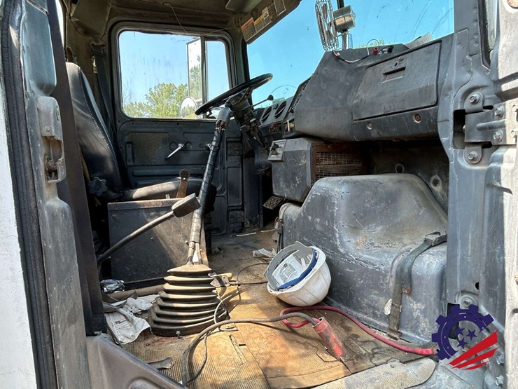 1997-mack-dm-concrete-mixer-truck-image-75