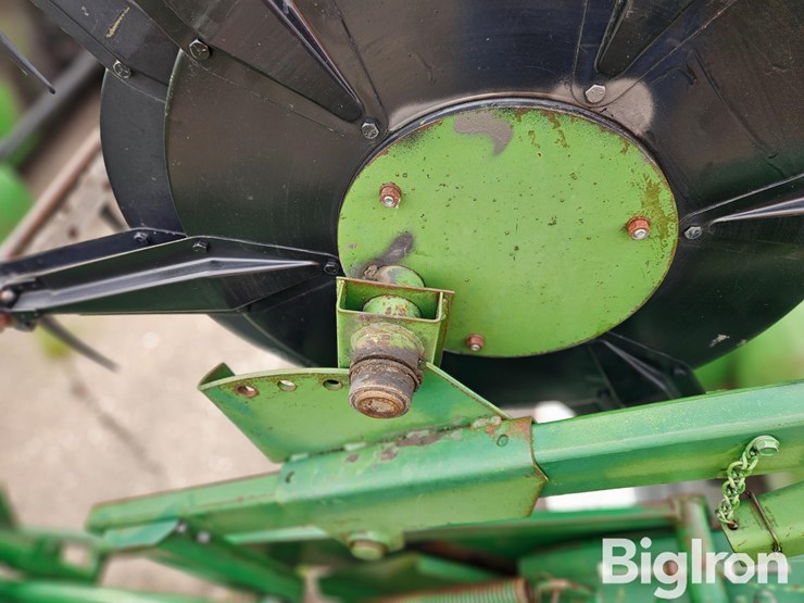 john-deere-220-image-14
