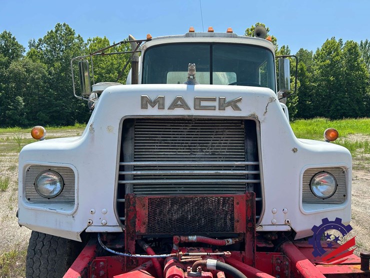1988-mack-dm690s-image-14
