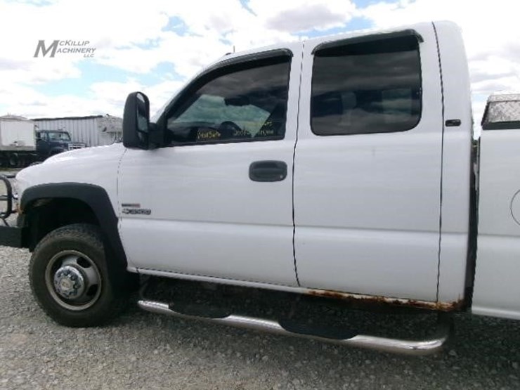 2001-chevrolet-silverado-3500-image-16