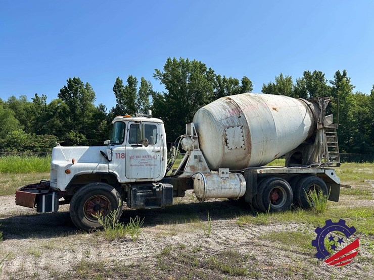 1998-mack-dm690s-image-1