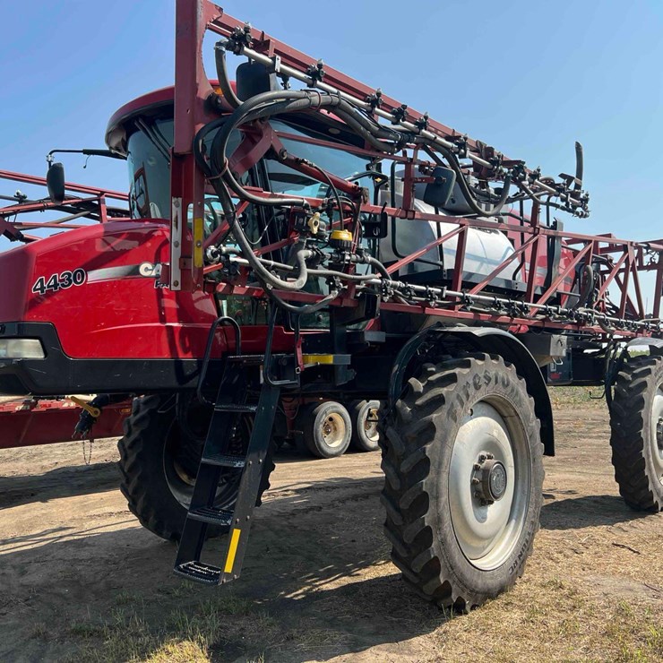 Case IH Patriot 4430 Sprayer
