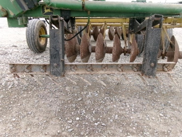 john-deere-220-image-15
