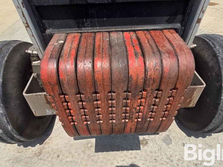 1976-massey-ferguson-1135-image-16
