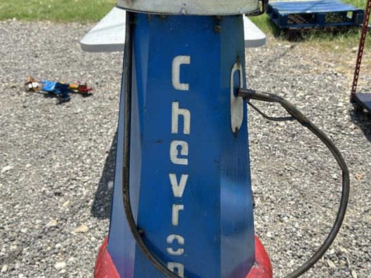 #67-•-metal-art---chevron-gasoline-tower-image-5
