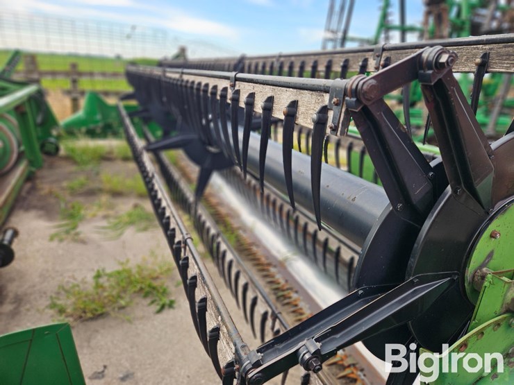 john-deere-220-image-15