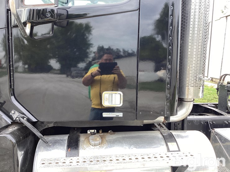 2006-freightliner-columbia-120-image-12
