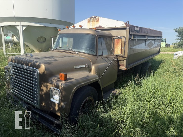 international-grain-truck-image-1