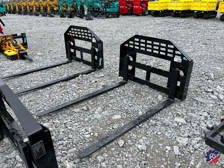 unused-2026-future-ft-dhc-skid-steer-forks---[skid-steer-attachments]-attachment-image-2
