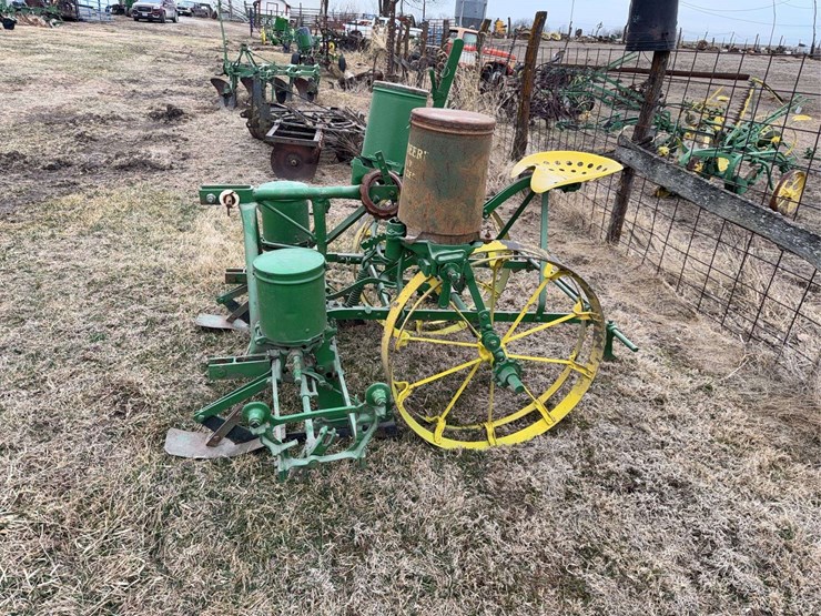 john-deere-two-row-planter-image-2
