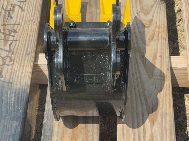 7”-w-mini-excavator-bucket-model-zl-12-image-2
