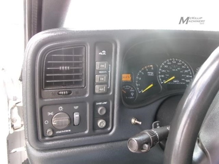 2001-chevrolet-silverado-3500-image-26