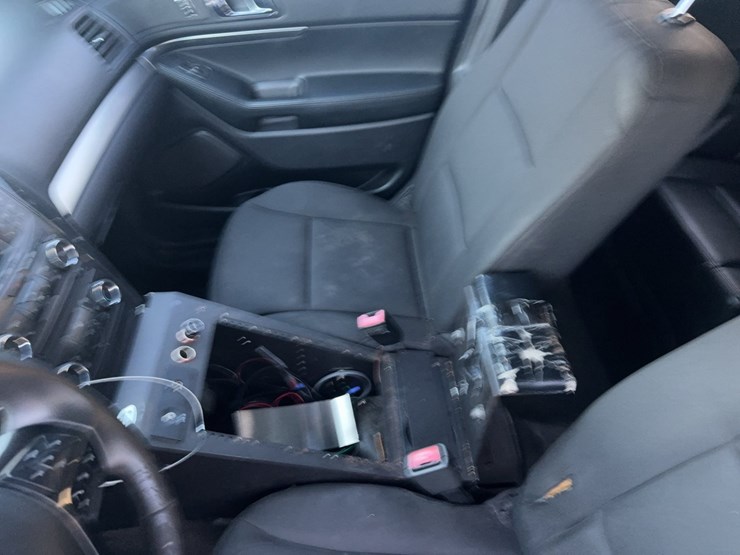 2017-ford-explorer-image-28