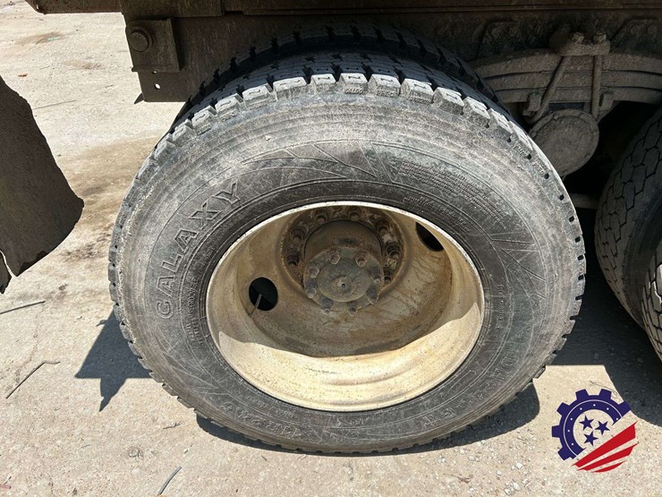 1999-volvo-truck-vnm84-tri-axle-dump-truck-image-12