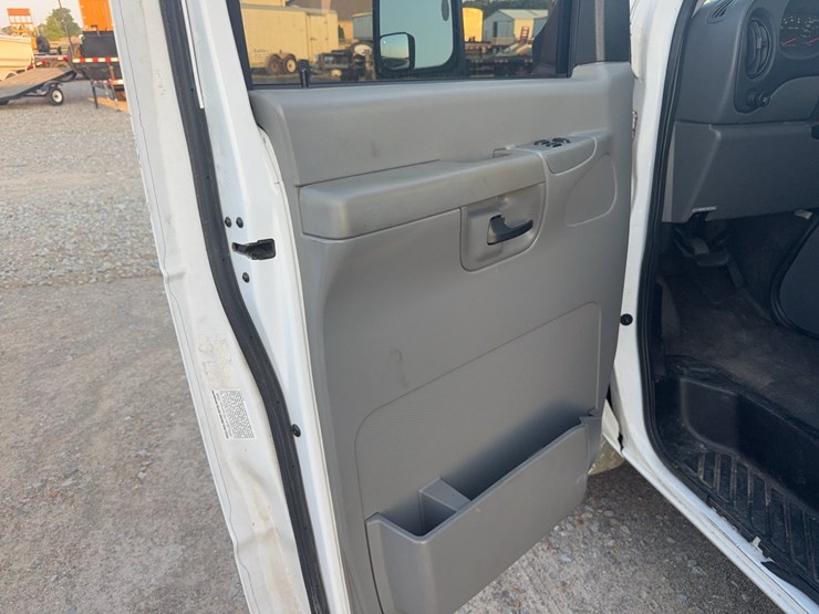 2006-ford-e450-image-23