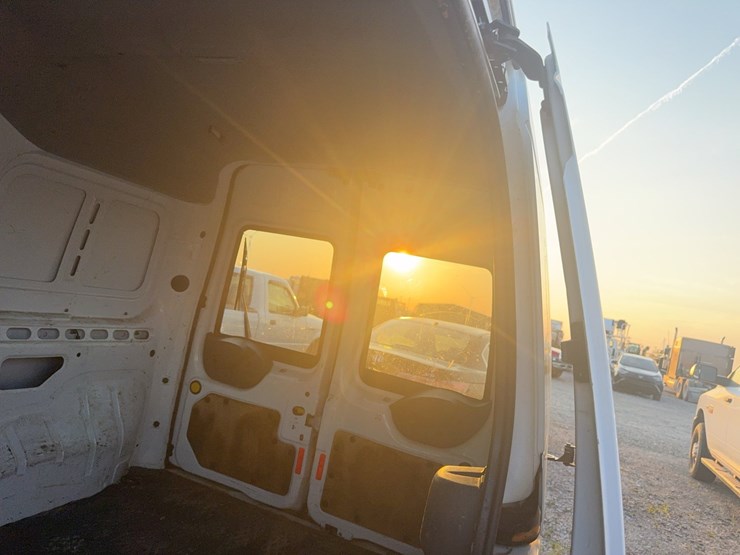 2010-ford-transit-connect-image-41