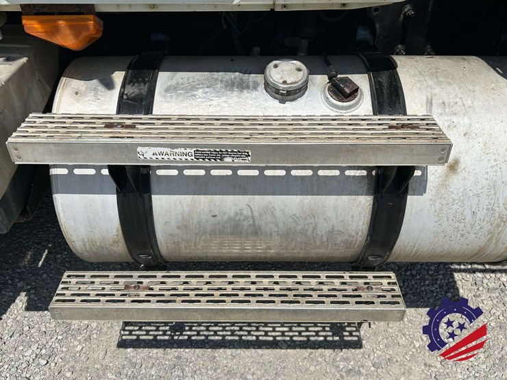2007-mack-granite-cv713-image-50