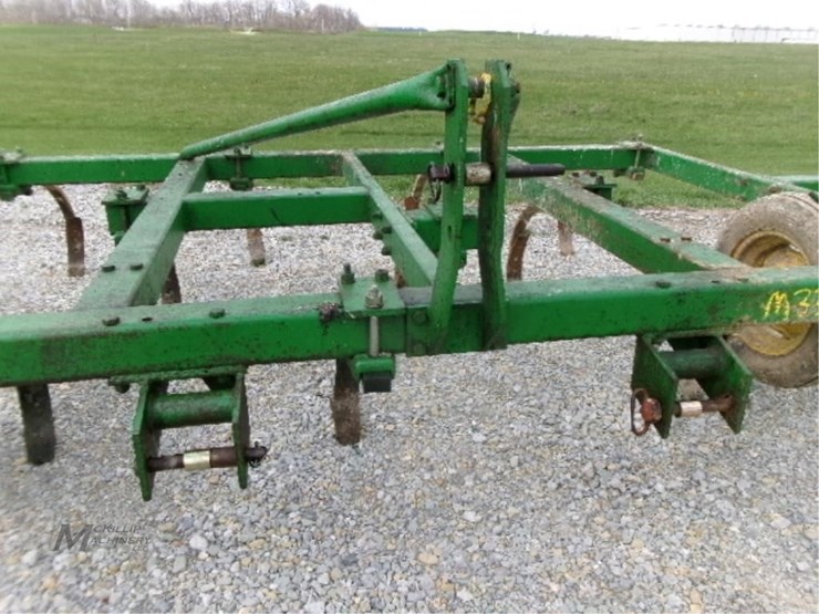john-deere-100-image-11