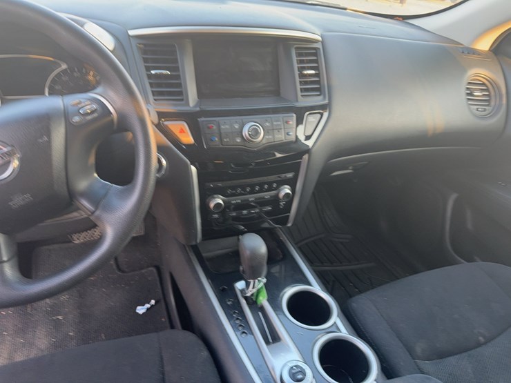 2016-nissan-pathfinder-image-35
