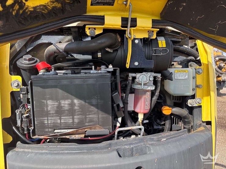 2012-yanmar-vio27-image-8