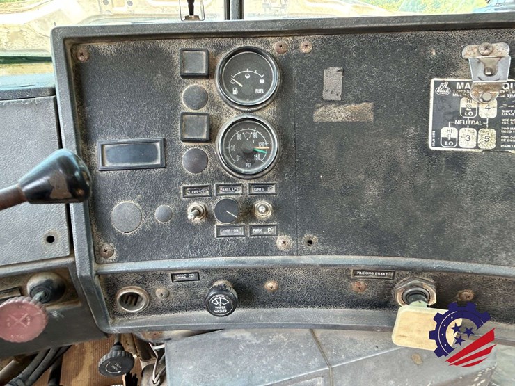 1997-mack-dm-concrete-mixer-truck-image-92