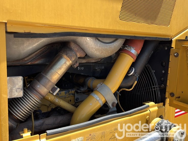 2018-caterpillar-d6n-lgp-image-47