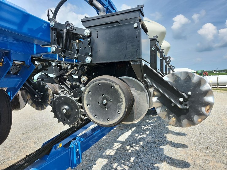 2023-kinze-3605-image-3
