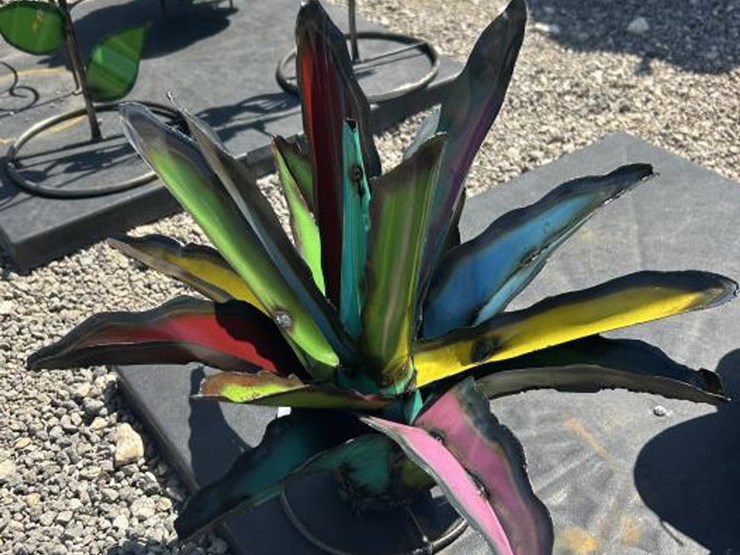 #146-•-metal-art---multi-color-aloe-or-yucca-plant-image-1