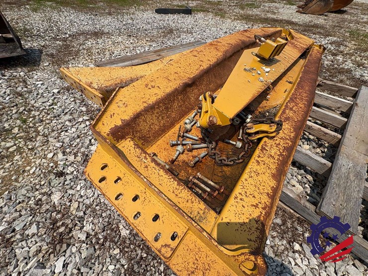 caterpillar-745-image-3