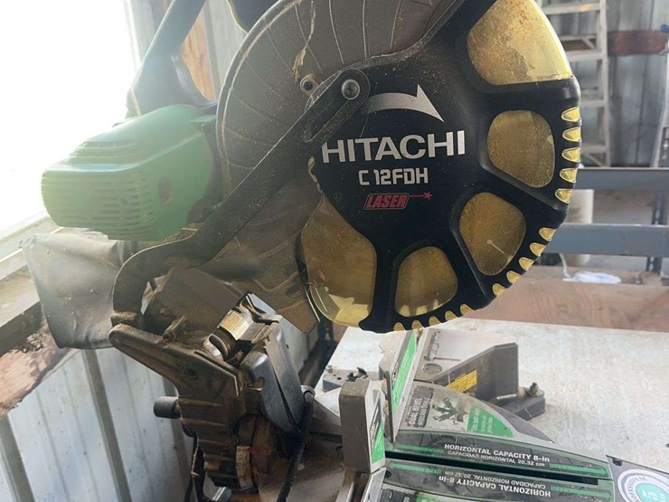 hitachi-c12fdh-twelve-inch-compound-miter-saw-on-rolling-stand-image-10