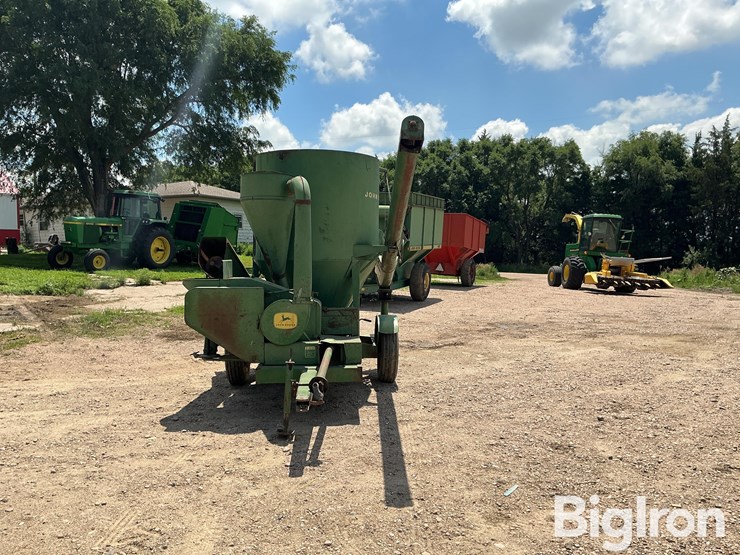 john-deere-400-image-2