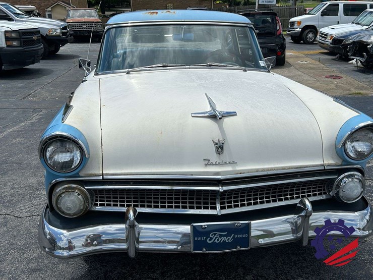 1955-ford-fairlane-club-sedan-image-9