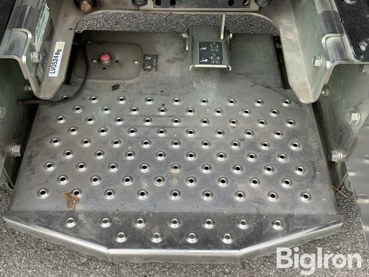 2020-massey-ferguson-730-image-10