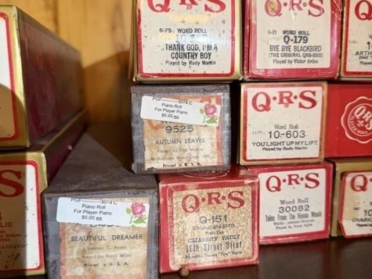 offsite--antique-player's-piano-image-12