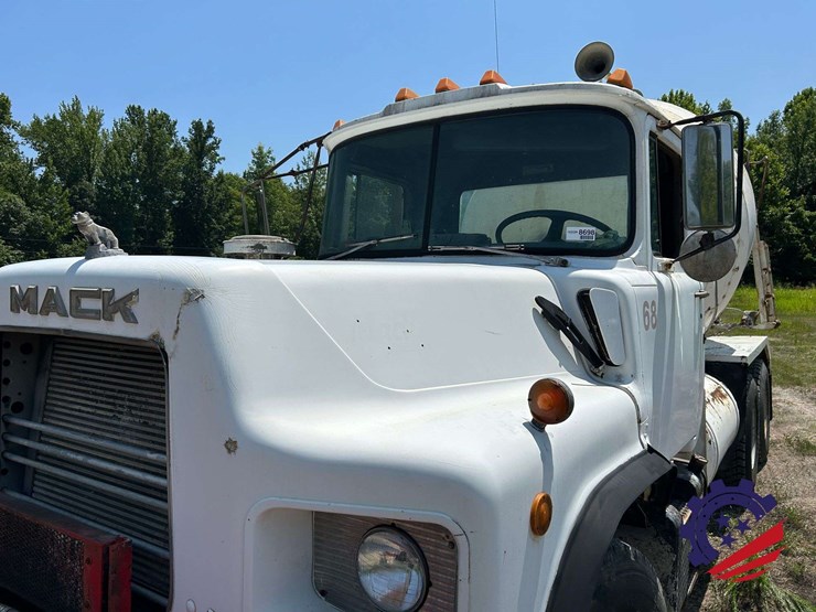 1988-mack-dm690s-image-18
