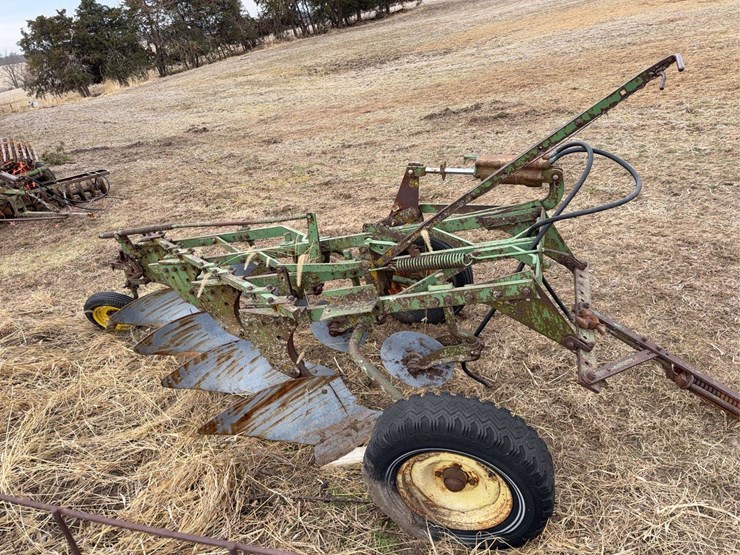john-deere-pull-type-four-bottom-plow-image-5