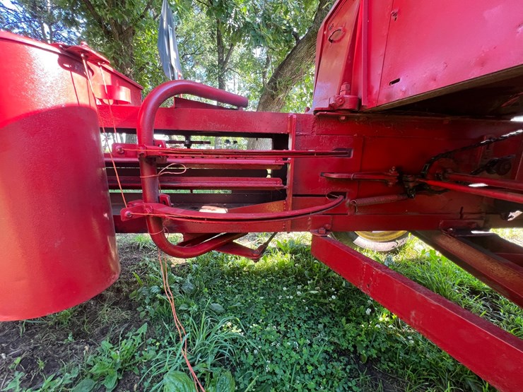 #9902-•-new-holland-square-baler-image-9