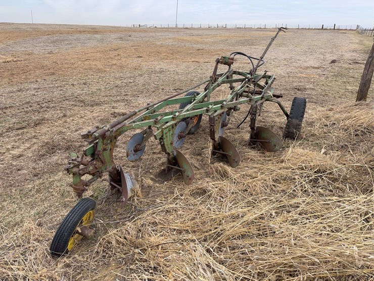 john-deere-pull-type-four-bottom-plow-image-4