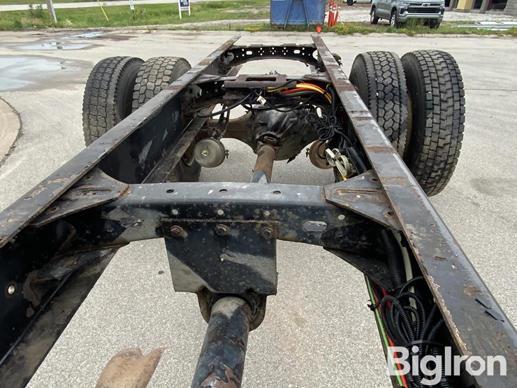 2009-freightliner-m2-106-image-20