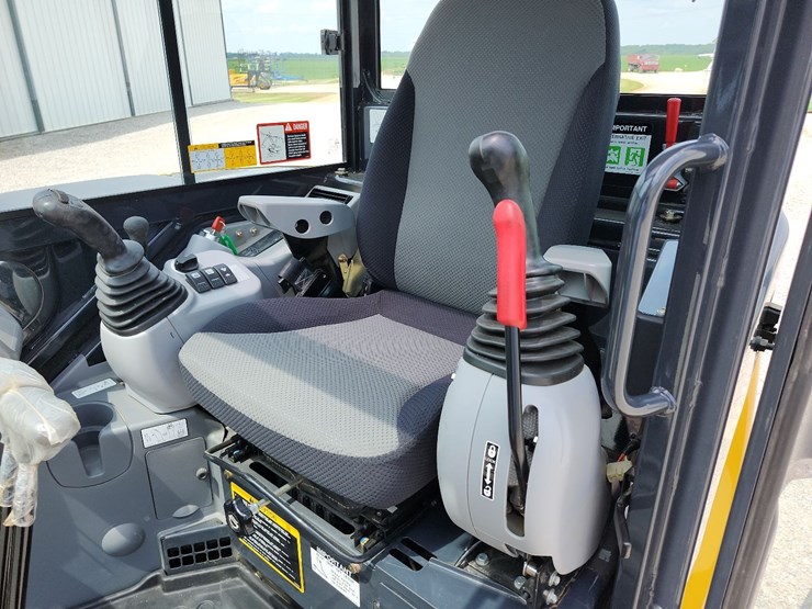 2022-deere-60g-image-21