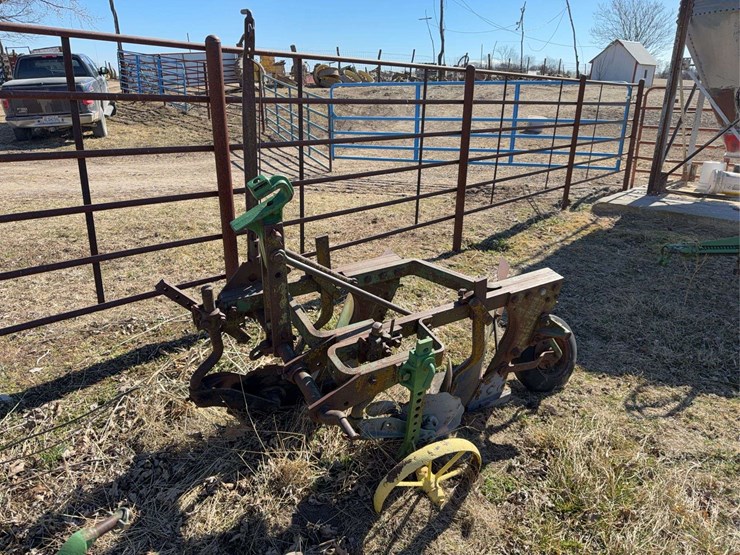 john-deere-three-point-two-bottom-plow-image-1