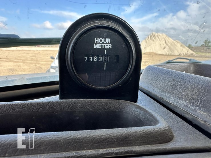 2014-volvo-vhd84ft200-image-59