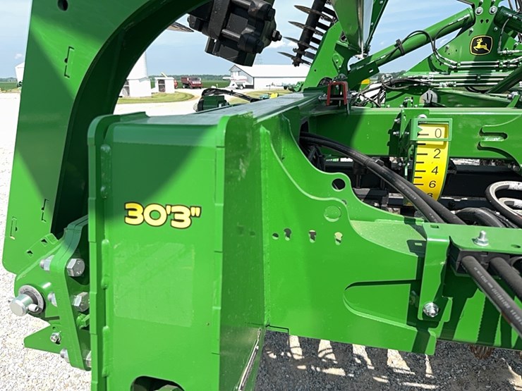 2021-john-deere-2660vt-image-15