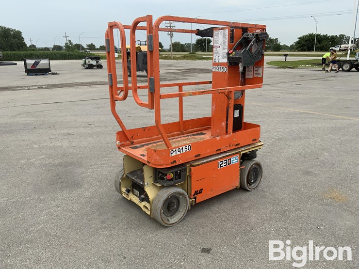 2016-jlg-1230es-image-5